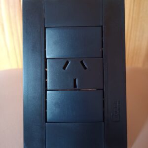 LLAVE ARMADA NEGRA 1 TOMA L. RECTA CIOCCA PLAST BARI