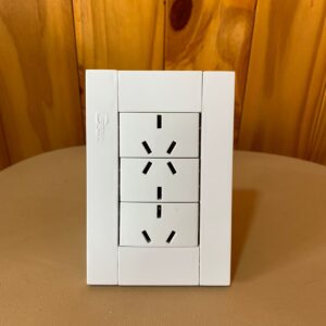 LLAVE ARMADA L/RECTA 3 TOMA 10A CIOCCA PLAST