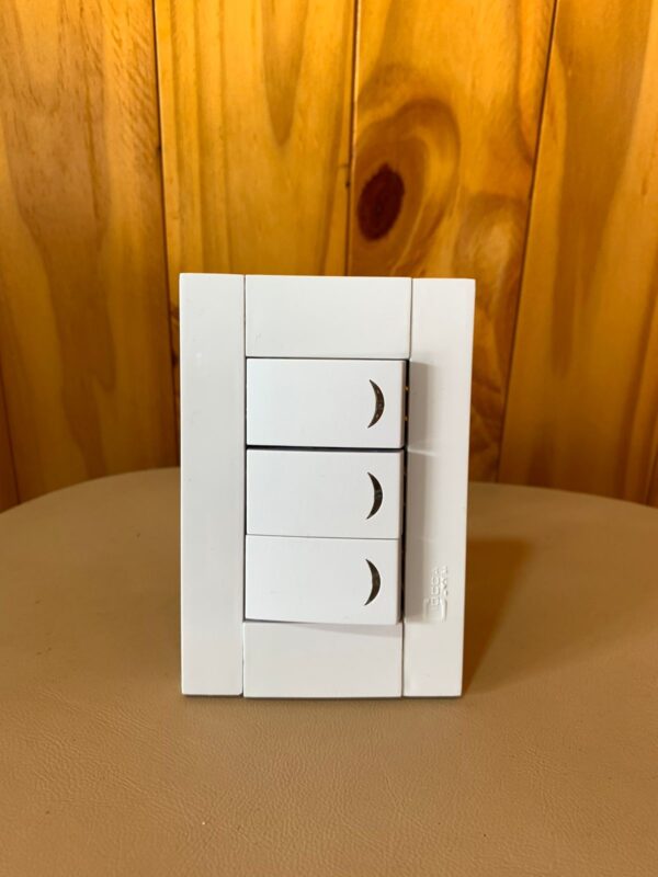 LLAVE ARMADA L/RECTA 3 INTERRUPTORES CIOCCA PLAST