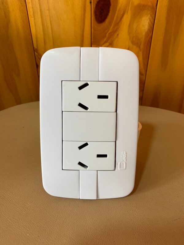 LLAVE ARMADA BLANCA 2 TOMA 20A CIOCCA PLAST