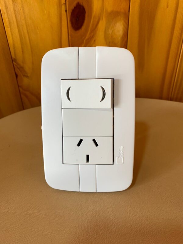 LLAVE ARMADA BLANCA 1 COMB/1 TOMA 10A CIOCCA PLAST