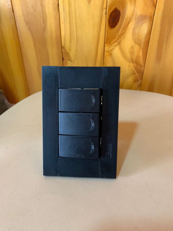 LLAVE ARMADA NEGRA 3 INTERRUPTORES CIOCCA PLAST