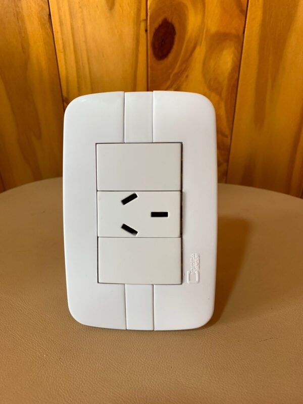 LLAVE ARMADA BLANCA 1 TOMA 20A CIOCCA PLAST