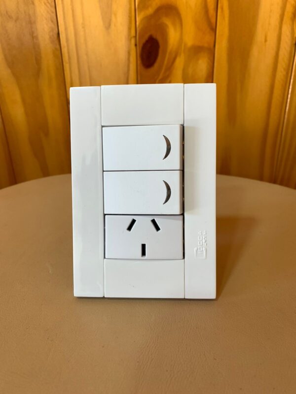 LLAVE ARMADA L/RECTA 2 INT/1 TOMA 10A CIOCCA PLAST