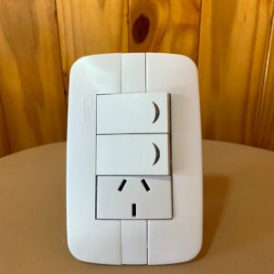 LLAVE ARMADA BLANCA 2 INT/1 TOMA 10A CIOCCA PLAST