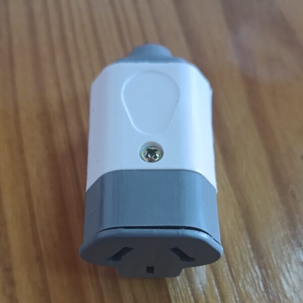 FICHA HEMBRA TRIPOLAR C/PRENSA CABLE (100)