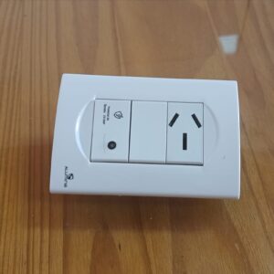 PROTECTOR TOMA DE 20Amp 220V MONOFASICA (6)