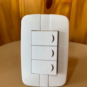 LC3P_001-1.jpg LLAVE ARMADA BLANCA 3 INTERRUPTORES CIOCCA PLAST