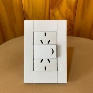 LR1P2T_001-1.jpg LLAVE ARMADA L/RECTA 1 INT/2 TOMA 10A CIOCCA PLAST